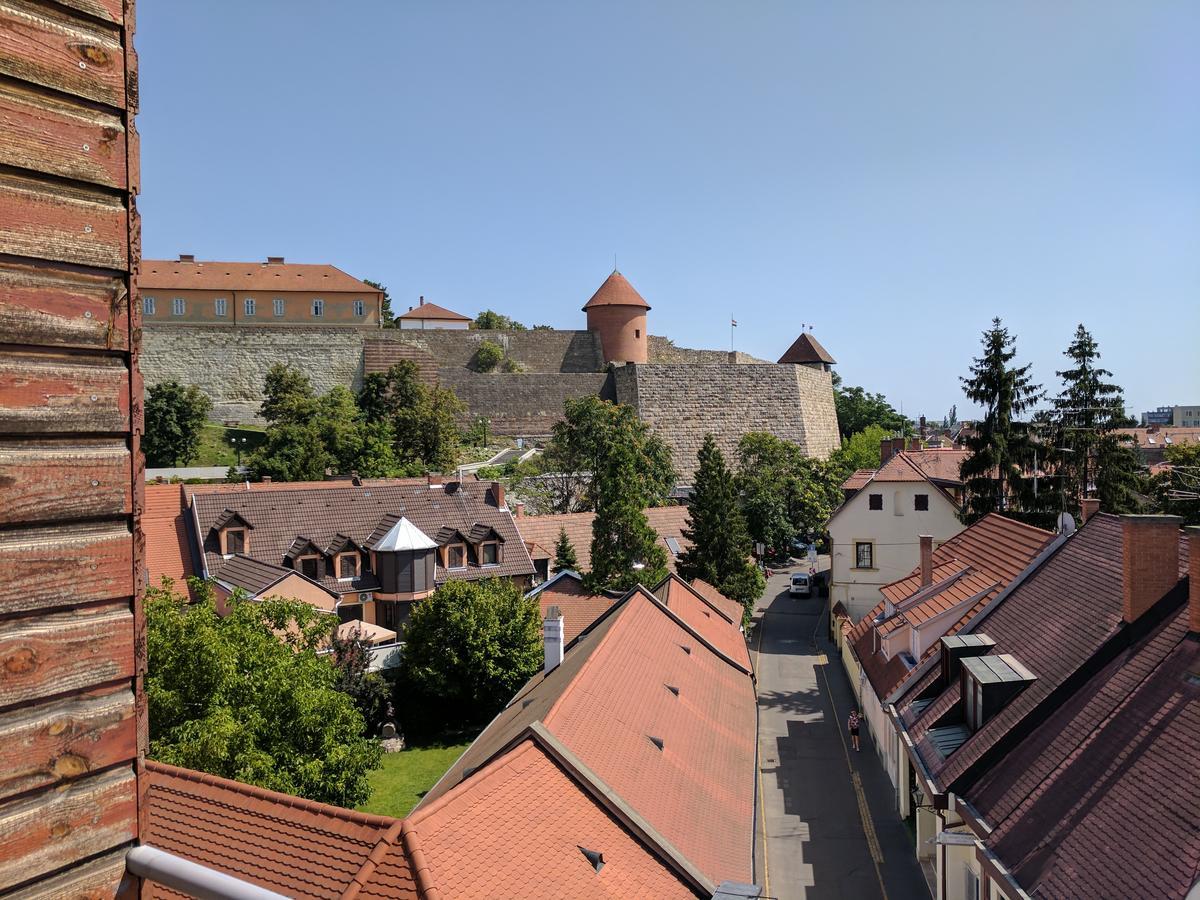 Minaret Apartman Eger Buitenkant foto